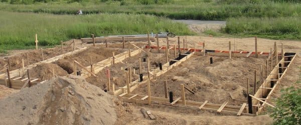 Фундамент - ленточный ростверк на винтовых сваях 133 мм для газобетонного дома