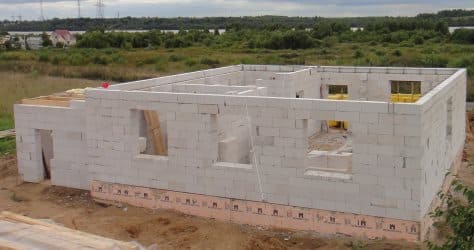 Возведение первого этажа дома из газобетона Ytong