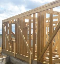 Возведение стен 1-го этажа каркасного дома