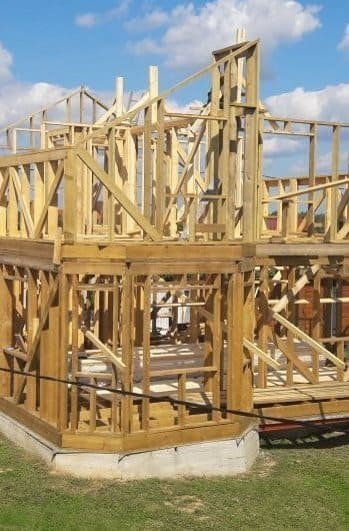 Фронтоны мансардного этажа каркасного дома